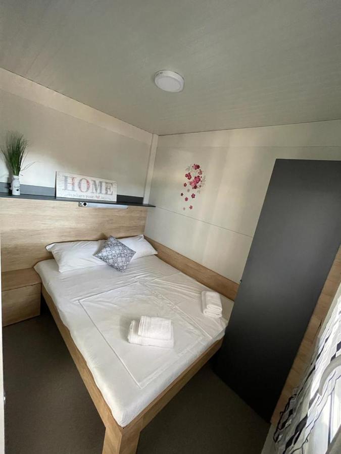 H&S Mobile Home Привлака Екстер'єр фото